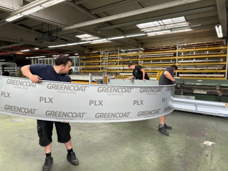 Referenzen Stehfalz- & Leistendeckung GreenCoat® Farbe RR41
